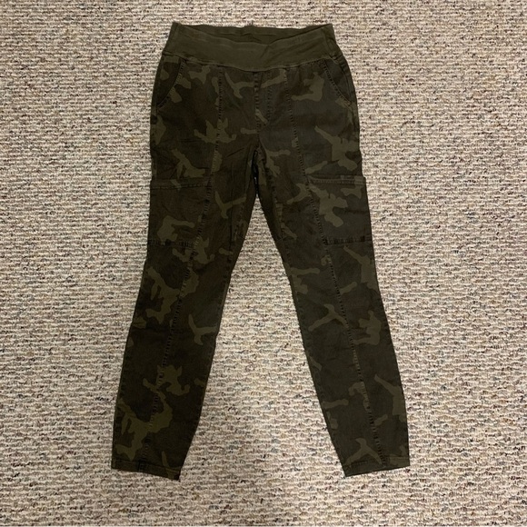 Wearables Camo Pants with Elastic Waist - Size Medium - Picture 1 of 4